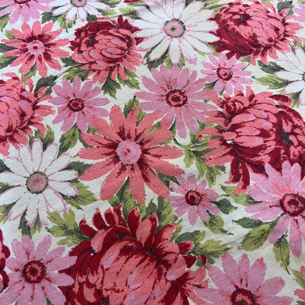 Vtg Floral Tablecloth Rectangle 74x60 Pink Red Daisy Chrysanthemum Linen Retro